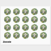 Sticker Rond Fleur de Lis en argent sur Abstrait Greens (Feuille)