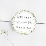 Sticker Rond Fleur sauvage Wreath Élégant mariage<br><div class="desc">Cet élégant autocollant de mariage comporte une couronne florale avec des fleurs sauvages d'aquarelle peints à la main en rose,  jaune et vert. Pour une personnalisation plus avancée de cette conception,  cliquez sur le BOUTON OUTIL DESIGN BLEU ci-dessus !</div>