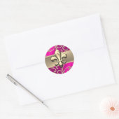 Sticker Rond Fleurs de Lis roses chaudes et de Filigree or (Enveloppe)