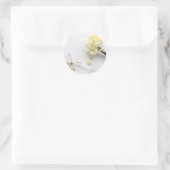 Sticker Rond Fleurs jaune pâle avec papillon (Sac)