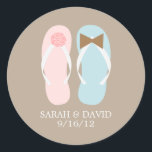 Sticker Rond Flip Flops Beach Wedding<br><div class="desc">Autocollants personnalisables avec une paire de sandales à tongs,  parfait pour les mariages,  les bacheliers ou les bachelorettes,  douches nuptiales et plus !</div>