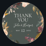 Sticker Rond Floral Bourgogne | Green Merci Wedding Favor<br><div class="desc">Cette florale bordeaux | vert merci mariage faveur classique rond autocollant est parfait pour votre boho rustique roux, vert foncé et or jardin mariage. Le design comprend une couronne ou un bouquet de pêche minimaliste à l'aquarelle, des fleurs rose, violettes et roses claires poussiéreuses, ainsi que des fleurs en cuivre,...</div>