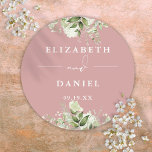 Sticker Rond Floral Verdure Dusty Mariage Rose Favoriser<br><div class="desc">Élégant autocollant de verdure fleurie rose et poussiéreux personnalisé avec vos noms et date spéciale. Conçu par Thisisnotme©</div>