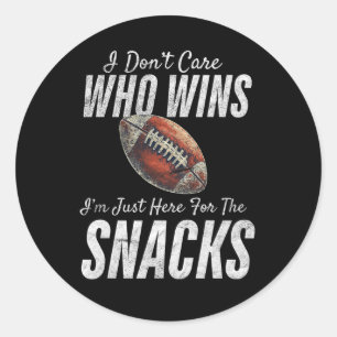 Sticker Rond Football Je me fiche de qui gagne Je suis juste ic