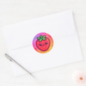 Sticker Rond Fraise Kawaii souriante sur Pastel Gradient Backg (Enveloppe)