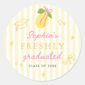 Sticker Rond Freshly Graduated Lemon Pink Bow Graduation (Devant)