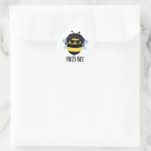 Sticker Rond Frizz-Bee Funny Afro Bee Pun (Sac)