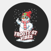 Sticker Rond Frosty Vibes 67 Snowman For Winter - Six Seven Mem (Devant)