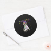 Sticker Rond Funky Boston Terrier portant le Masque de Carnaval (Enveloppe)