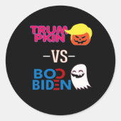 Sticker Rond Funky Trumpkin Vs Boo Biden Classe Design Hallowee (Devant)