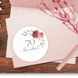 Sticker Rond Funny 70 Alors quelle aquarelle Floral 70e anniver<br><div class="desc">Drôle 70 Alors Quel Aquarelle Floral 70e Stickers Anniversaire. Autocollants floraux modernes et élégants de 70ème anniversaire avec de beaux roses d'aquarelle et brindilles. Le texte amusant et motivant 70 Donc ce qui est génial pour une femme qui célèbre 70 ans et a un sens de l'humour. Vous pouvez modifier...</div>