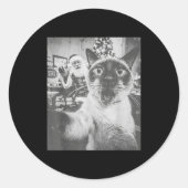 Sticker Rond Funny Ai Siamese Cat Selfie With Santa Claus Chris (Devant)