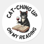 Sticker Rond Funny Bookish Drinking Cat Reading (Devant)
