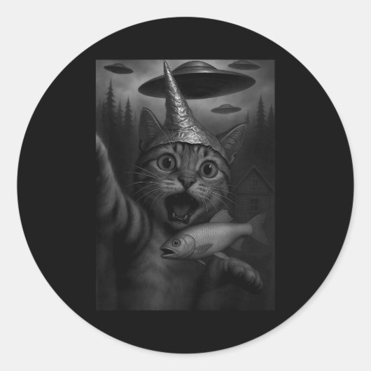 Sticker Rond Funny Consracy Cat In Tin Foil Hat Panics At Alien (Devant)