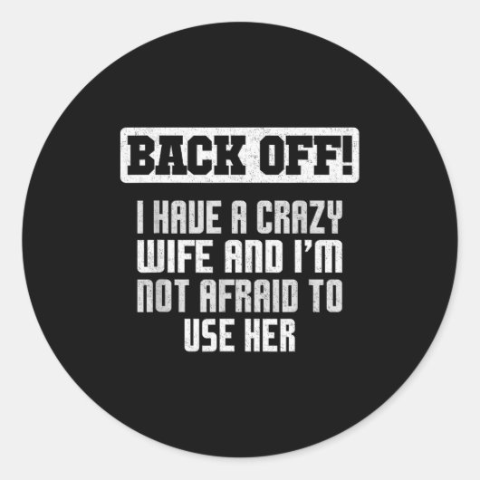 Sticker Rond Funny Husband Back Off I Have A Crazy Wife Sarcast (Devant)