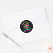 Sticker Rond Funny Mardi Gras On ne cache pas Crazy Parade Stre (Enveloppe)