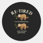 Sticker Rond Funny Re-tired Definition Sloth (Devant)