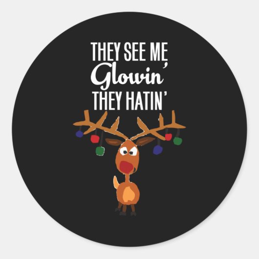 Sticker Rond Funny Reindeer “they See Me Glowin’ They Hatin’” C (Devant)