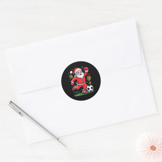 Sticker Rond Funny Santa Playing Soccer Holiday Christmas Xmas (Enveloppe)
