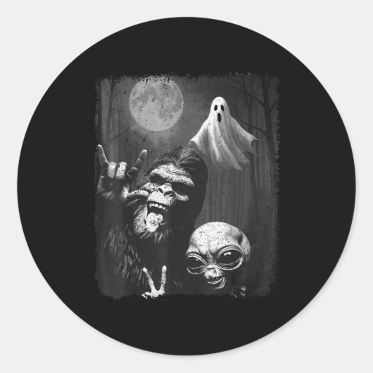 Sticker Rond Funny Sasquatch & Alien Rock On Hand Sign Ghos (Devant)