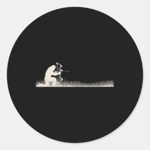 Sticker Rond Funny Sasquatch Chasseur de boule Bigfoot Bow Deer