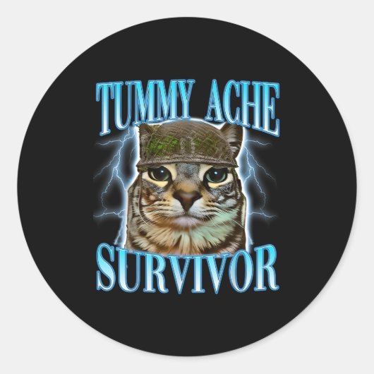 Sticker Rond Funny Saying Cats Tummy Ache Survivor Cat Meme Hum (Devant)