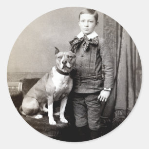 Sticker Rond Garçon 1890 et son Staffordshire Terrier américa