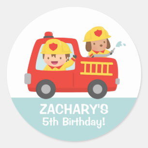Sticker Rond Garçon de pompier en fête d'anniversaire rouge d