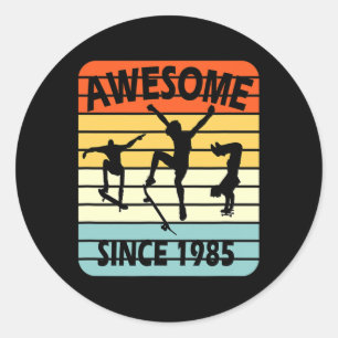 Sticker Rond Garçon de skateboard pour 36e anniversaire Incroya