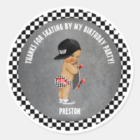 Garçon planchiste chapeau skater rouge gris noir à