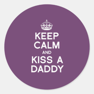 STICKER ROND GARDEZ VOTRE CALME ET EMBRASSEZ UN PAPA