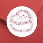 Sticker Rond Gâteau Vintage Gâteau Rouge Mariage Whimsical<br><div class="desc">Stickers Monogramme Mariage de gâteaux Vintages personnalisés. Ces autocollants de mariage ronds personnalisés présentent au centre une simple illustration de gâteau de style vintage, surmontée des initiales monogrammes du couple et de la date du mariage pour une touche intemporelle et élégante. Le design minimaliste utilise un mélange de polices serif...</div>
