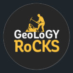 Sticker Rond Géologie Rocks Funny Géologie Sciences Puns<br><div class="desc">géologie rocks. Conception amusante de jeu de mots pour ceux qui aiment étudier la géologie et recueillir type de roches. Marchandises cool et humoristiques pour les geeks et les geeks des sciences de la terre. Parfait pour les géologues, les professeurs de collège et les étudiants en sciences géologiques. Grand cadeau...</div>