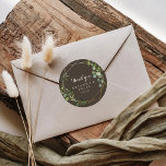 Sticker Rond Géométrique Gold Brown Merci de mariage Faveur<br><div class="desc">Cet autocollant géométrique couleur or brun merci mariage faveur classique rond collant est parfait pour un mariage rustique. Le design présente de beaux feuilles verts peints à la main dans un arrière - plan marron, ornant un cadre géométrique doré. Faites de l'autocollant votre propre étiquette en incluant vos noms, l'événement...</div>