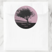 Sticker Rond Glastonbury Hawthorn. Arbre sur Hill. Rose, Noir. (Sac)