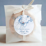 Sticker Rond Gloucester Cape Ann Elegant Marine Wedding Favor<br><div class="desc">Cet autocollant de Merci rond Gloucester MA est parfait pour votre mariage de destination sur Cape Ann, que vous liez le noeud à Cruiseport Gloucester, Beauport Hotel, The Elks Bass Rocks ou le Hammond Castle Museum. Cet élégant étiquette de carte bleu marine Gloucester est également parfait pour votre mariage sur...</div>
