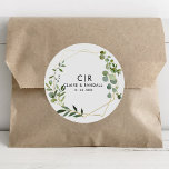 Sticker Rond Gold Géométrique Mariage Eucalyptus<br><div class="desc">Cet autocollant rond à l'eucalyptus mariage géométrique doré est parfait pour une simple réception de mariage. Le design présente un beau cadre géométrique doré ornant d'élégants feuilles d'eucalyptus vert aquarelle.</div>