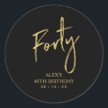 Sticker Rond Gold Lettering 40th Birthday Favor Merci<br><div class="desc">Cette simple vignette de remerciement personnalisée ajoutera des détails élégants à votre journée spéciale. Ce design est doté d'un script doré moderne en lettres "Quarante" avec du texte personnalisé. Des invitations à 40e anniversaire et des fournitures de fête sont disponibles dans ma boutique BaraBomDesign.</div>