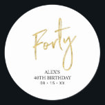 Sticker Rond Gold Lettering 40th Birthday Favor Merci<br><div class="desc">Cette simple vignette de remerciement personnalisée ajoutera des détails élégants à votre journée spéciale. Ce design est doté d'un script doré moderne en lettres "Quarante" avec du texte personnalisé. Des invitations à 40e anniversaire et des fournitures de fête sont disponibles dans ma boutique BaraBomDesign.</div>