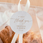 Sticker Rond Gold Un Merci doux Faveur de mariage<br><div class="desc">Élégant Or Un Merci doux Mariage Faveur Stickers</div>