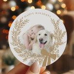 Sticker Rond Golden Brown Christmas Wreath Photo<br><div class="desc">sticker photo de vacances avec une simple couronne de Noël. Pour une personnalisation plus avancée de cette conception,  cliquez sur le BOUTON DESIGN TOOL ci-dessus !</div>