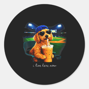 Sticker Rond Goldendoodle drôle fan de baseball mème vit ici