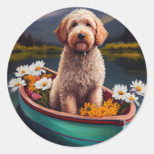 Sticker Rond Goldendoodle on a Paddle : Une aventure Pittoresqu (Devant)