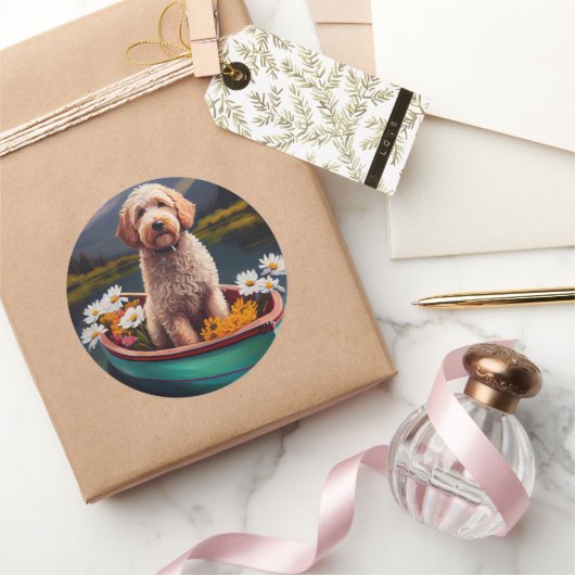 Sticker Rond Goldendoodle on a Paddle : Une aventure Pittoresqu (Cadeaux)
