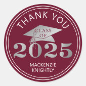 Sticker Rond Graduation 2025 Merci Maroon Faux Silver Foil (Devant)