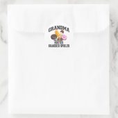 Sticker Rond Grand-enfant Spoiler Grand-mère (Sac)