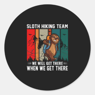 Sticker Rond Graphisme de Randonnée Sloth Vacation