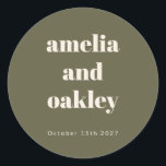Sticker Rond Gras Minimaliste Boho Olive Green Mariage personna<br><div class="desc">Gras Minimaliste Boho Olive Green Retro Simple Custom Wedding Classic Round Sticker</div>
