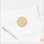 Sticker Rond Gras Script Earthy Neutral Mariage élégant<br><div class="desc">Autocollants de mariage de style classique avec un design simple mais élégant avec votre monogramme en script.</div>