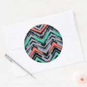Sticker Rond Gray, Teal, et Coral Hand Drawn Chevron Pattern (Enveloppe)